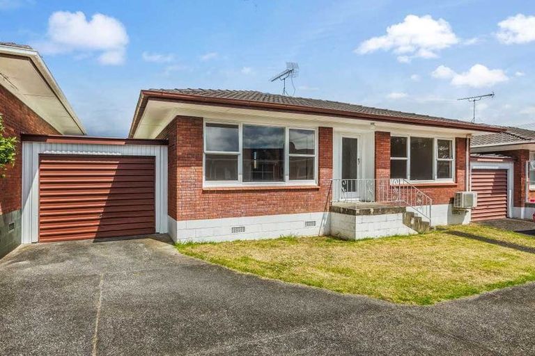 Photo of property in 2/18 Shakespeare Road, Milford, Auckland, 0620