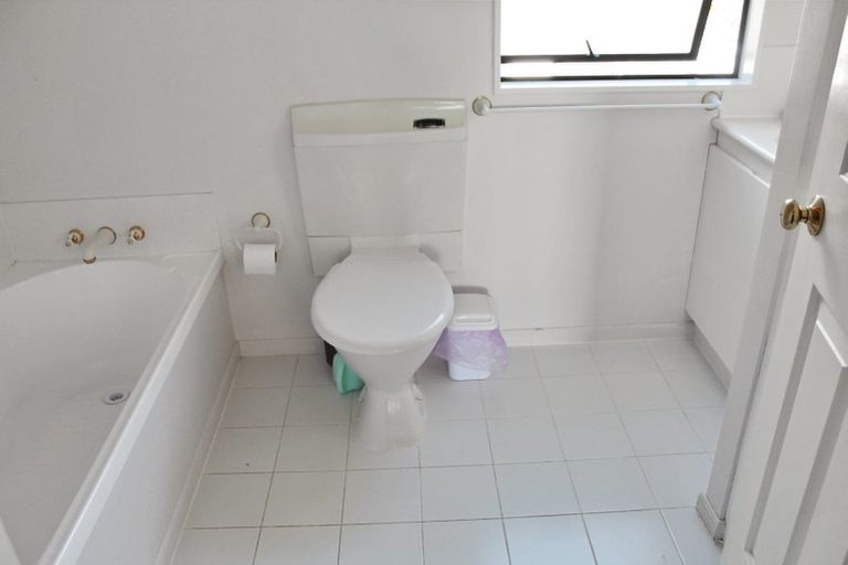 Photo of property in 15a Phoenix Avenue, Hokowhitu, Palmerston North, 4410