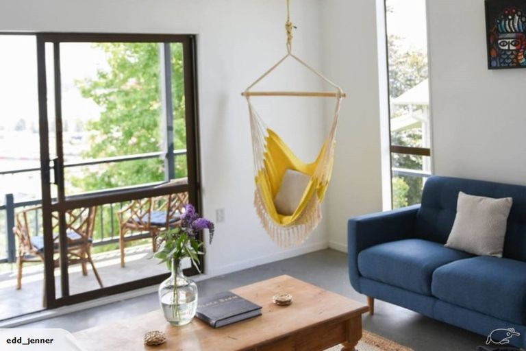 Photo of property in 24 Roslyn Road, Bluff Hill, Napier, 4110