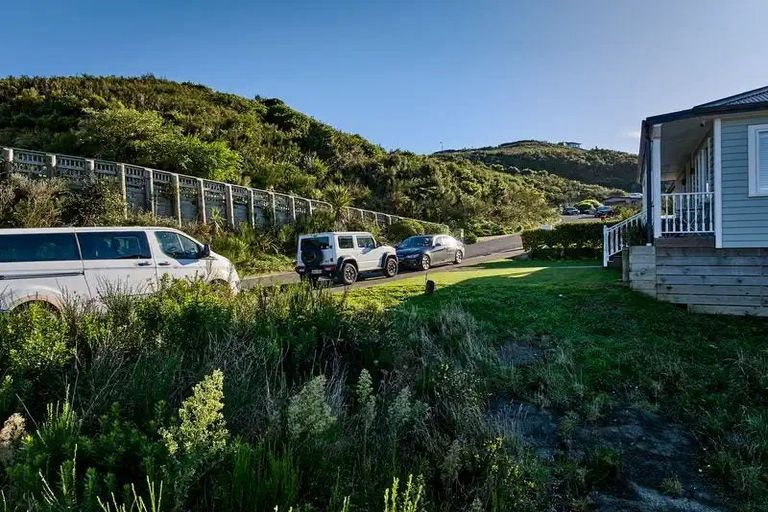 Photo of property in 33 Grumman Lane, Newlands, Wellington, 6037