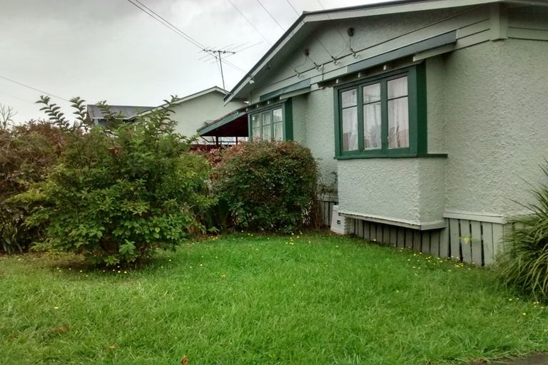 Photo of property in 1/12 Hinekohu Street, New Lynn, Auckland, 0600