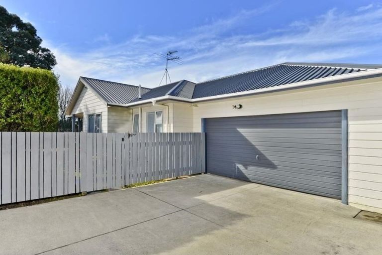 Photo of property in 283 Royal Road, Massey, Auckland, 0614