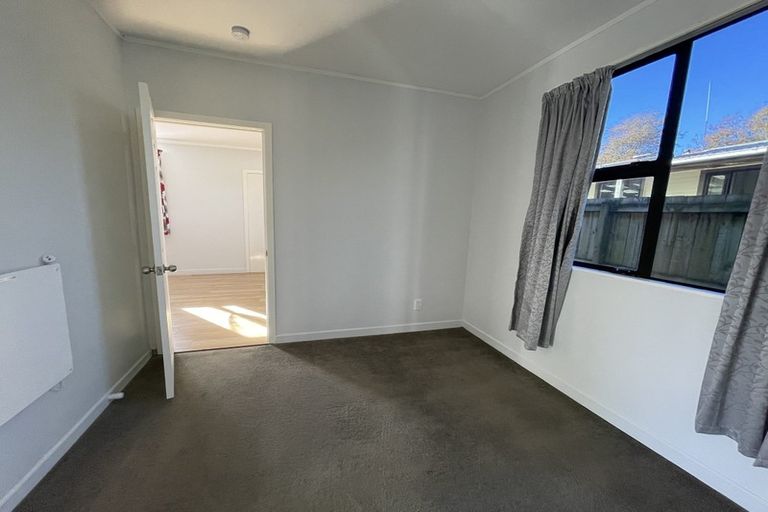 Photo of property in 1/12 Tonar Street, Northcote, Auckland, 0627