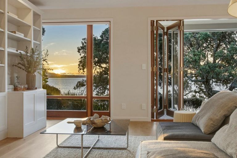 Photo of property in 16 Joan Street, Point Chevalier, Auckland, 1022