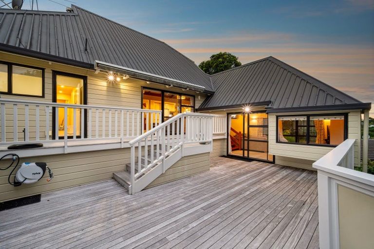 Photo of property in 19 Tainui Road, Cockle Bay, Auckland, 2014