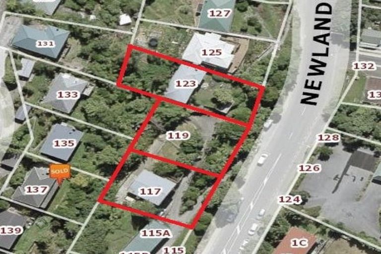Photo of property in 117 Newlands Road, Newlands, Wellington, 6037