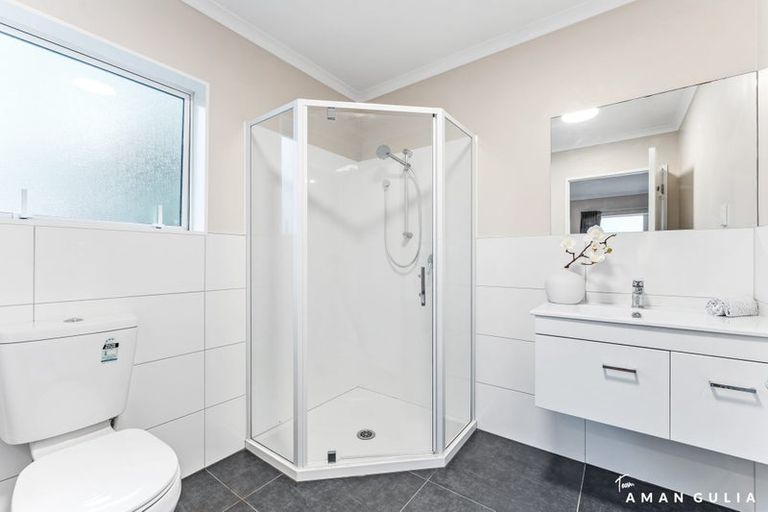 Photo of property in 19 Waitoro Lane, Henderson, Auckland, 0612