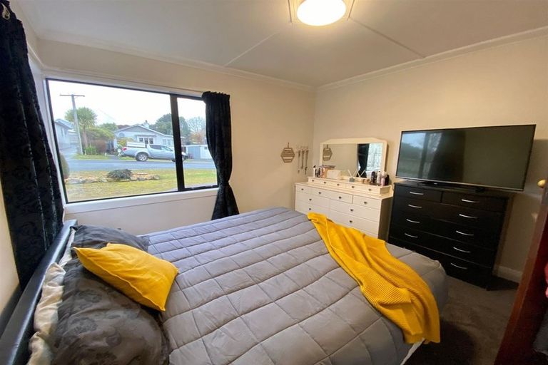 Photo of property in 12 Cossens Street, Balclutha, 9230