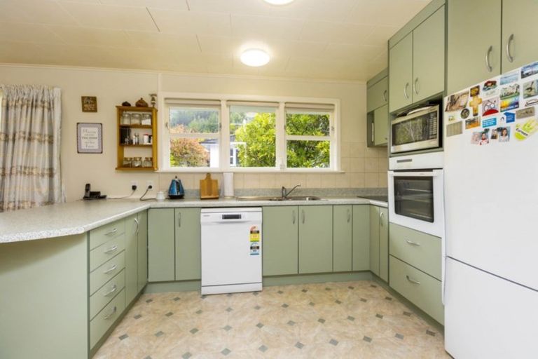 Photo of property in 26 Fendalton Crescent, Pinehaven, Upper Hutt, 5019