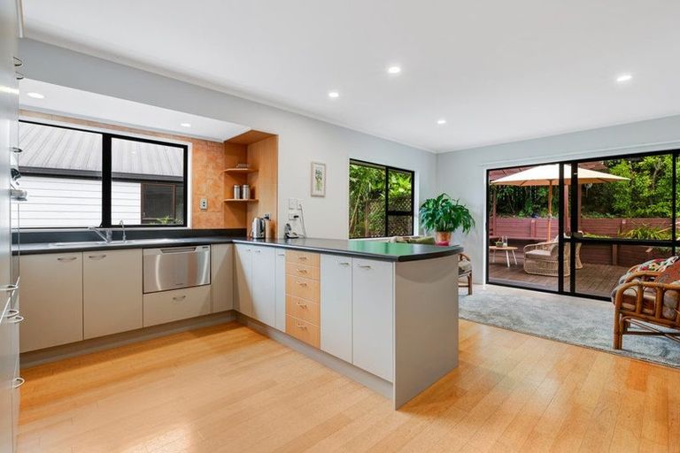 Photo of property in 32 Unsworth Drive, Unsworth Heights, Auckland, 0632