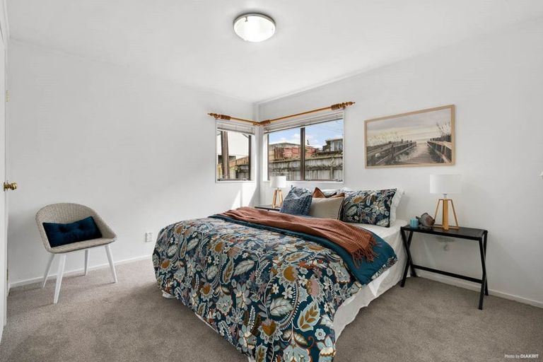 Photo of property in 3/39 Sunnynook Road, Forrest Hill, Auckland, 0620