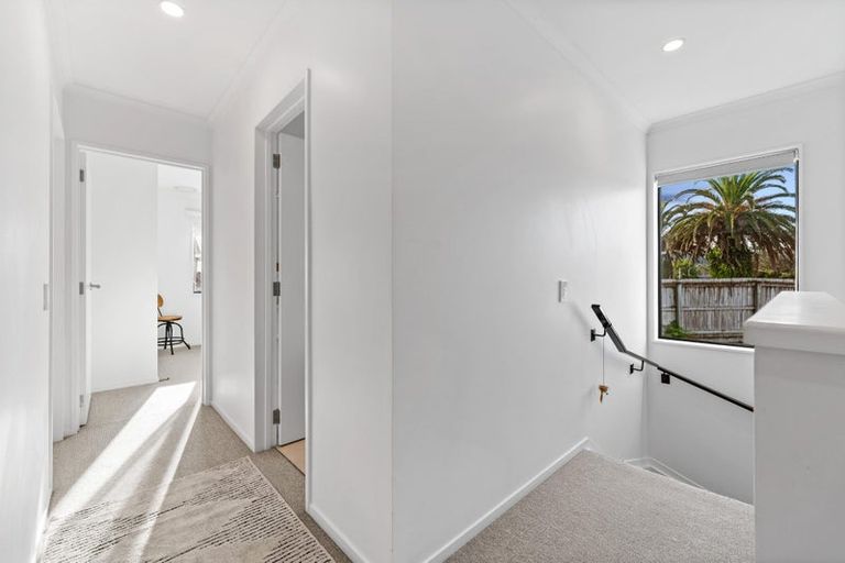 Photo of property in 22 William Wallbank Crescent, Swanson, Auckland, 0614