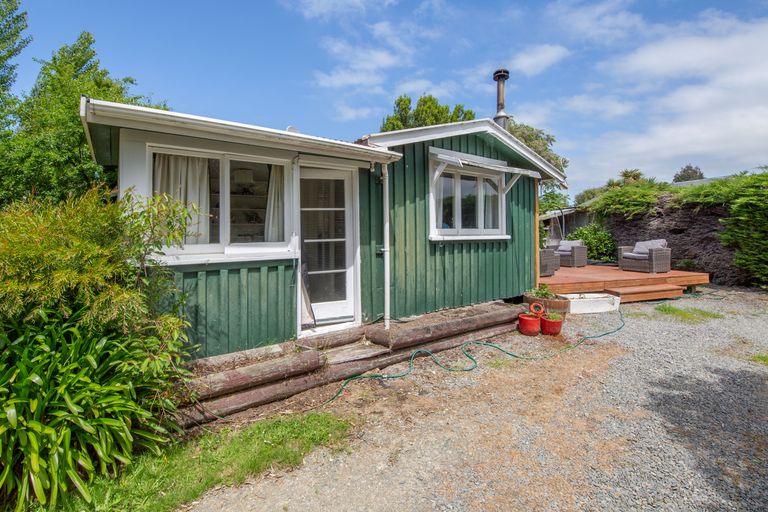 Photo of property in 16 Penfold Square, Leithfield, 7481