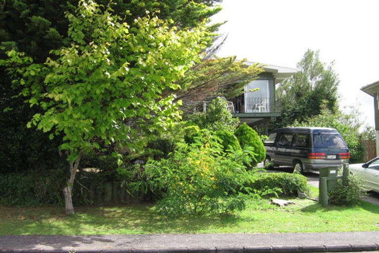 Photo of property in 16 Spence Road, Henderson, Auckland, 0612