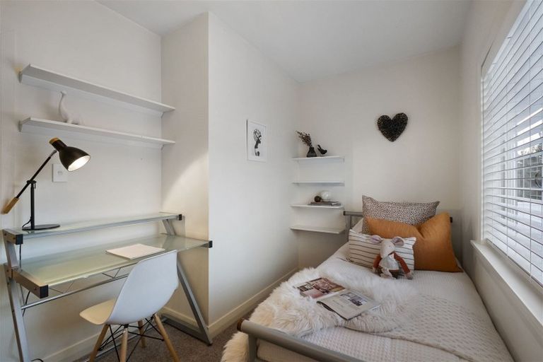 Photo of property in 1/49 Rawene Road, Birkenhead, Auckland, 0626