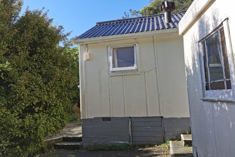 Photo of property in 88 Newlands Road, Newlands, Wellington, 6037