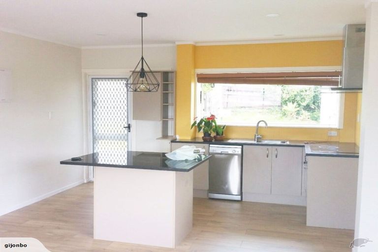 Photo of property in 2/28 Salisbury Road, Birkdale, Auckland, 0626