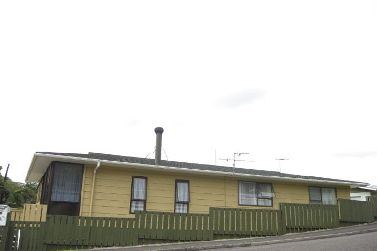 Photo of property in 18 Shaldon Crescent, Blagdon, New Plymouth, 4310