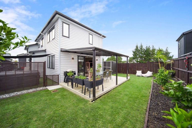 Photo of property in 14 Fjord Way, Karaka, Papakura, 2113