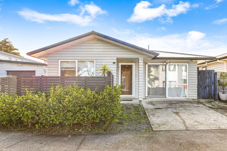 Photo of property in 8 Sauterne Road, Kumeu, 0810
