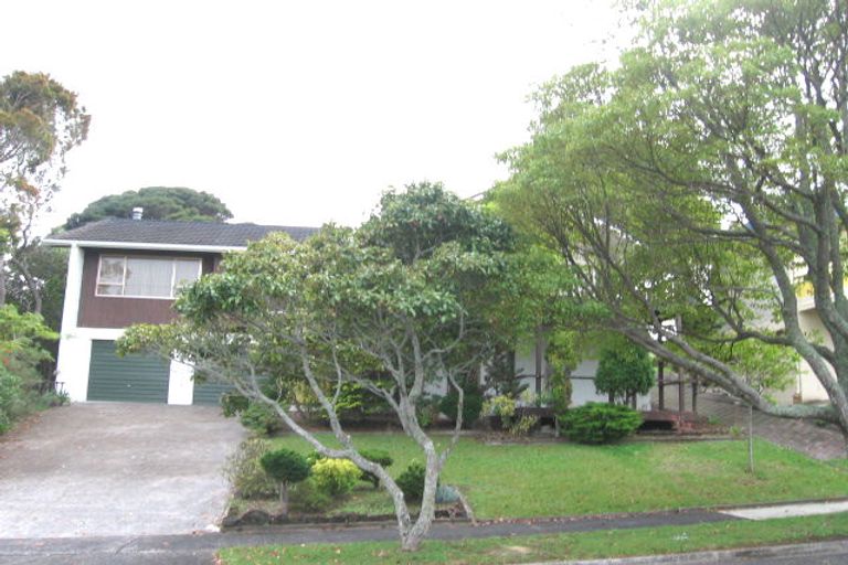 Photo of property in 11 Heaton Grove, Chatswood, Auckland, 0626
