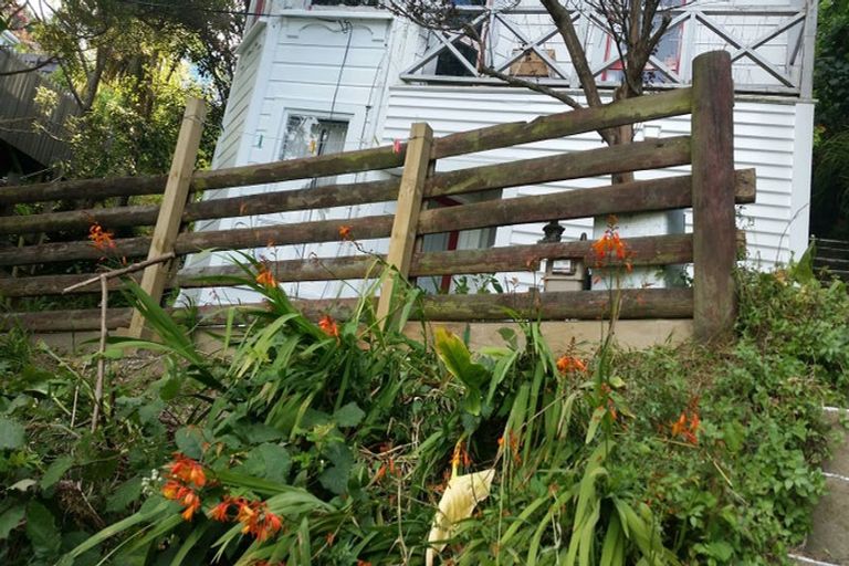 Photo of property in 13 Mortimer Terrace, Aro Valley, Wellington, 6021