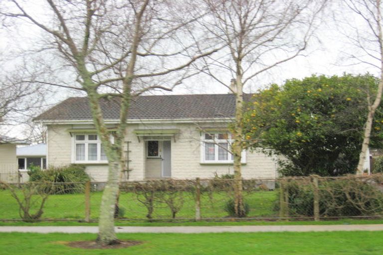 Photo of property in 96 Queen Street West, Levin, 5510