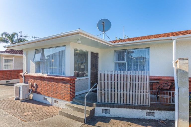 Photo of property in 2/120 Nelson Crescent, Napier South, Napier, 4110