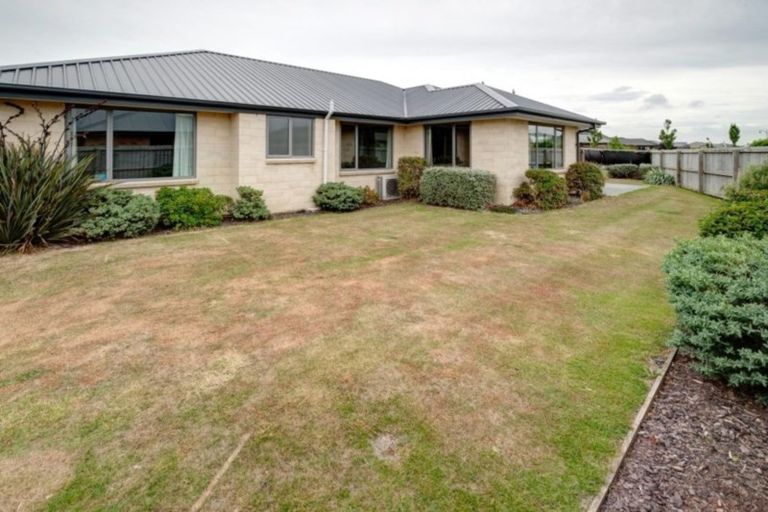 Photo of property in 6 Dunsford Close, Halswell, Christchurch, 8025