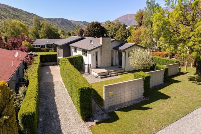 Photo of property in 8 Bracken Street, Arrowtown, 9302