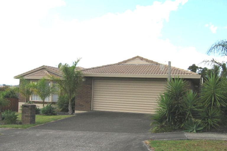 Photo of property in 14 Cesari Place, West Harbour, Auckland, 0618