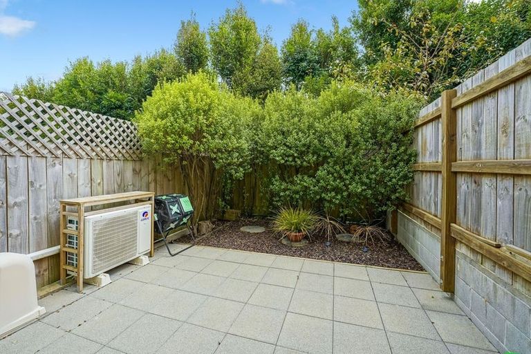 Photo of property in 22 Tokai Place, Glen Eden, Auckland, 0602