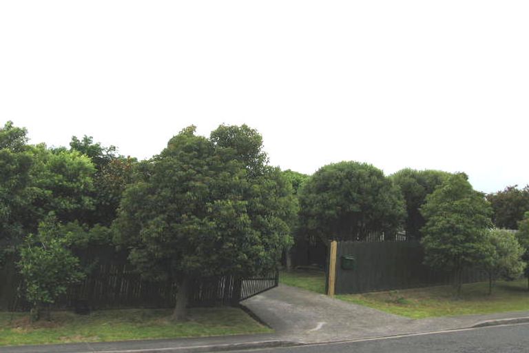 Photo of property in 1 Altair Place, Windsor Park, Auckland, 0632