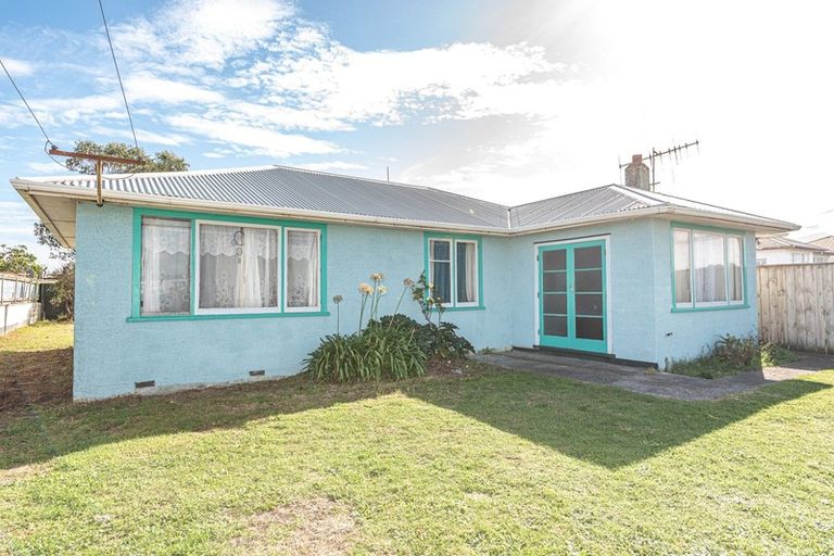 Photo of property in 5 Raupo Street, Castlecliff, Whanganui, 4501