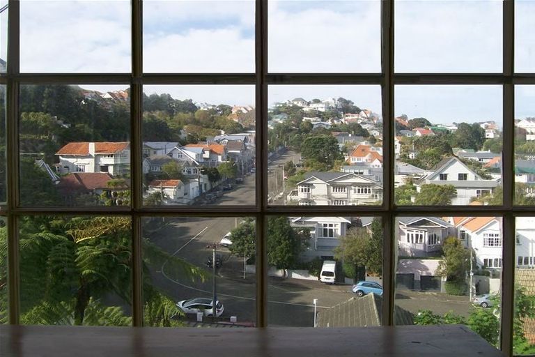 Photo of property in 27 Lower North Terrace, Kelburn, Wellington, 6012