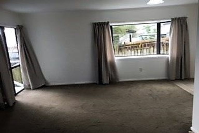 Photo of property in 2/63 Redcrest Avenue, Red Hill, Papakura, 2110