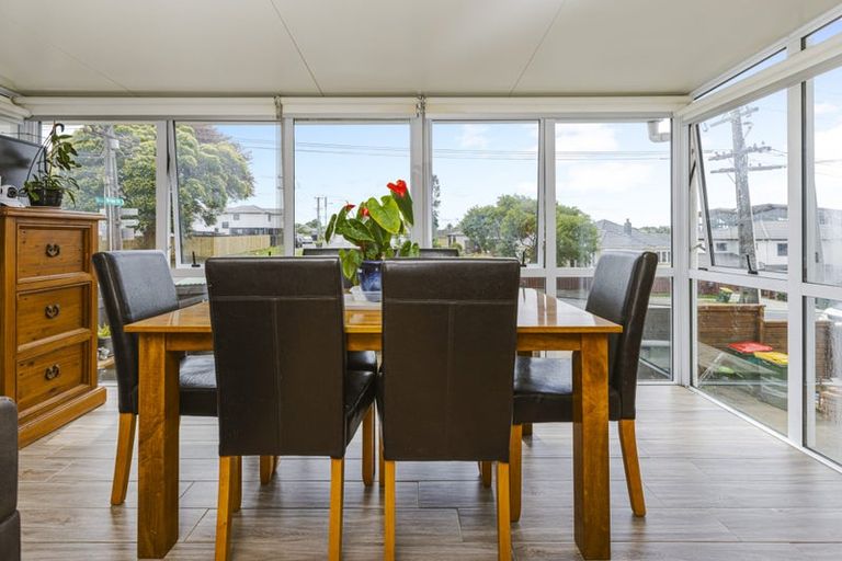 Photo of property in 2/93 Kenderdine Road, Papatoetoe, Auckland, 2025