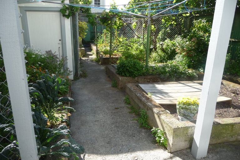 Photo of property in 94 Austin Street, Mount Victoria, Wellington, 6011