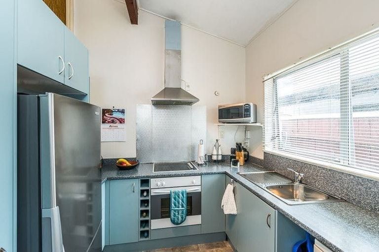 Photo of property in 32 Whites Line West, Woburn, Lower Hutt, 5010