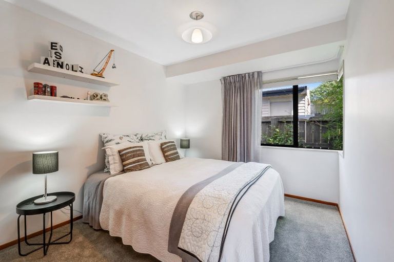 Photo of property in 6 Crown Road, Tindalls Beach, Whangaparaoa, 0930