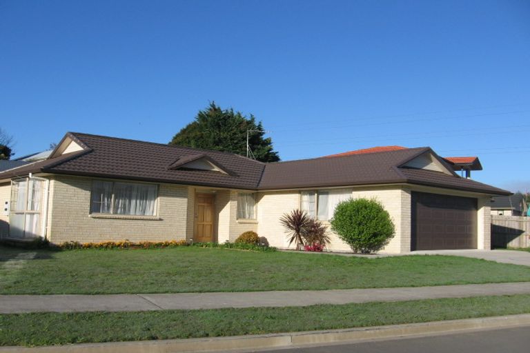 Photo of property in 4 Mediterranean Way, Goodwood Heights, Auckland, 2105