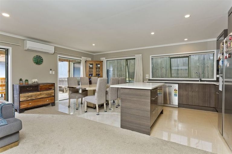 Photo of property in 3 Hercules Drive, Henderson, Auckland, 0612