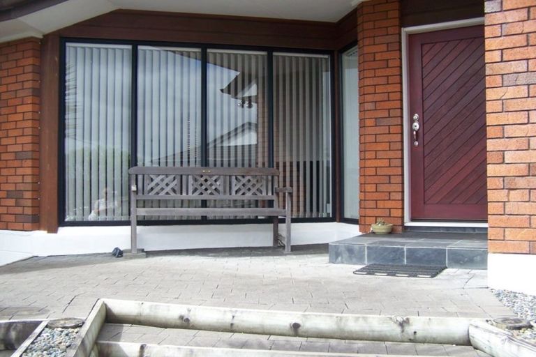 Photo of property in 2/4 Currell Way, Somerville, Auckland, 2014