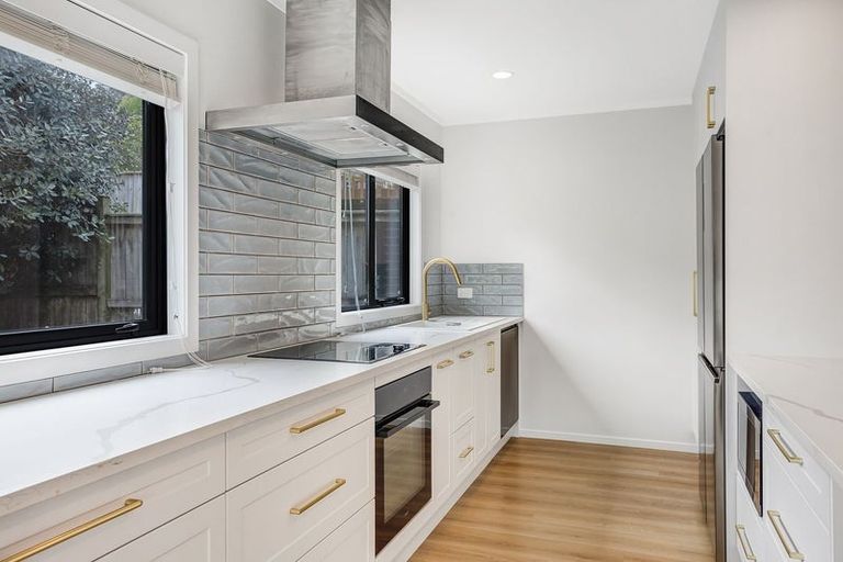 Photo of property in 2/9 Eastwood Rise, Browns Bay, Auckland, 0630