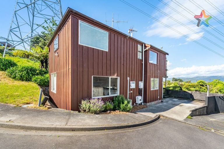 Photo of property in 24 Matuhi Street, Tirohanga, Lower Hutt, 5010