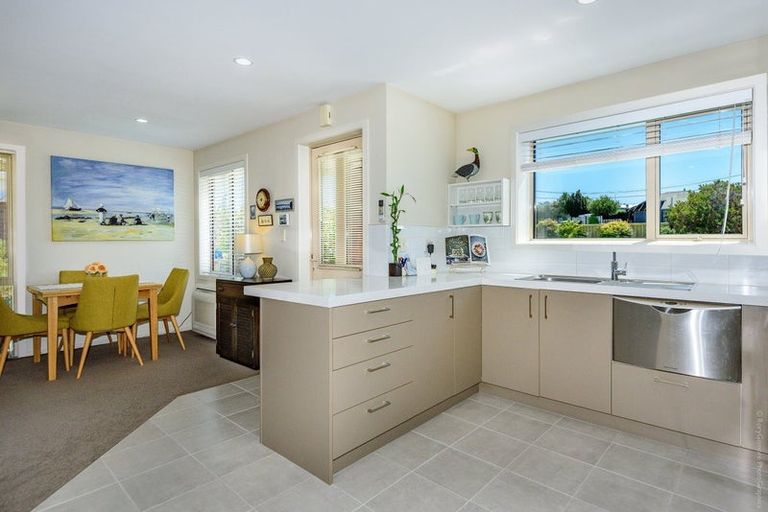 Photo of property in 27 Saltaire Street, North New Brighton, Christchurch, 8083