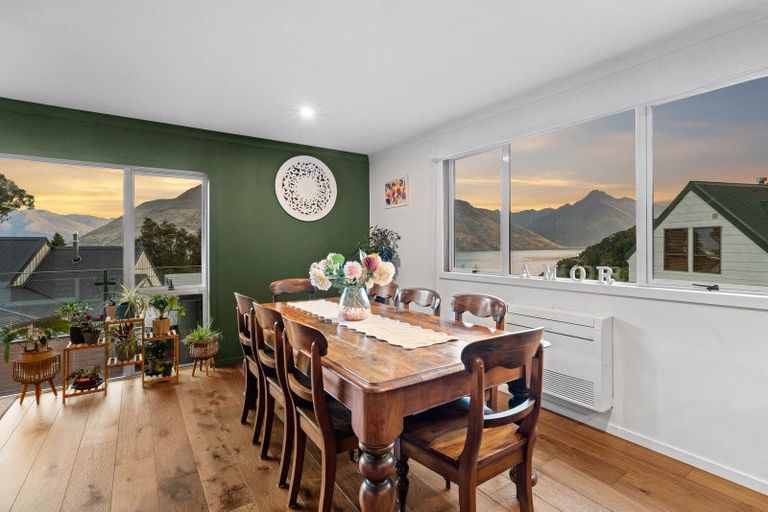 Photo of property in 2 Evergreen Place, Sunshine Bay, Queenstown, 9300