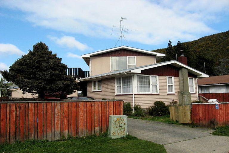 Photo of property in 3 Orewa Grove, Wainuiomata, Lower Hutt, 5014