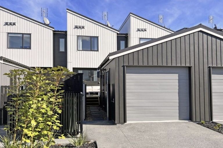 Photo of property in 25/1 Scott Road, Hobsonville, Auckland, 0616