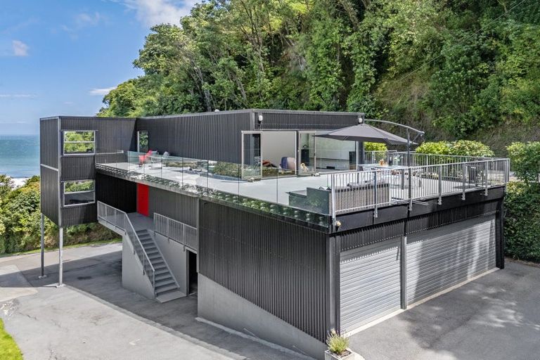 Photo of property in 18 Korokoro Road, Korokoro, Lower Hutt, 5012